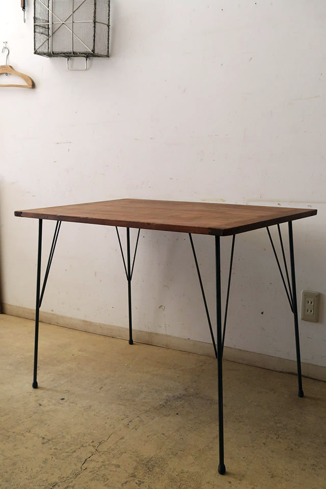古い裁ち板の鉄脚テーブル